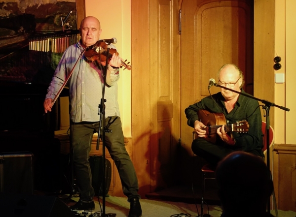 Musik ist ihr Leben. In ihr fühlen sich Winfried Burr und Siegfried Klaiber so wohl wie die Fische im Wasser.