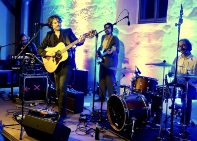 &quot;Mr. Tambourine Man&quot; auf der Bühne der Zehntscheuer in voller Aktion.