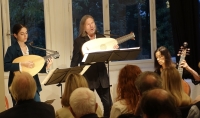 Die Französin Emma-Lisa Roux, der Amerikaner mit dänischen Wurzeln Joel Frederiksen und die deutsche Gambenvirtuosin Hille Perl.