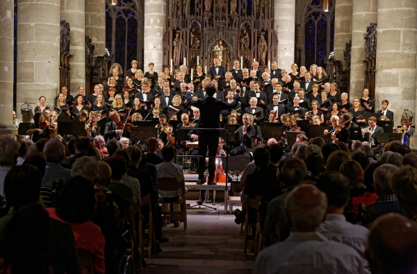 Ein großes Musikerlebnis im Münster: Hannes Reich dirigiert Beethovens &quot;Neunte&quot;. 
