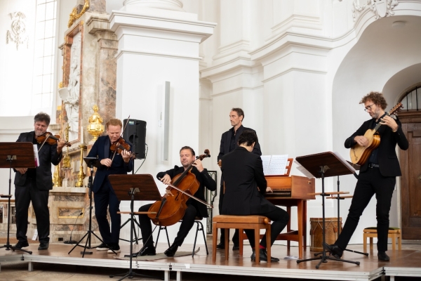 Das AIR Ensemble ist auf seiner barocken Reise flott unterwegs.