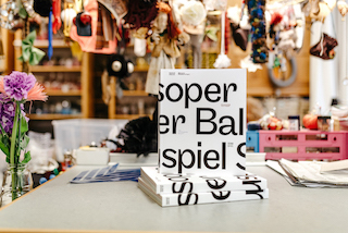 STS_Spielzeitbuch_2_Foto Julia Sang Nguyen.jpg